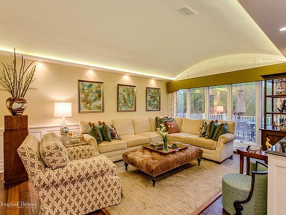 3rd image of 6 Cypress Dr