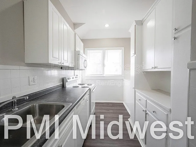 125 E 17th St #1 — Photo 10