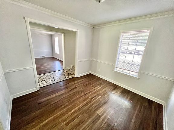 Entryway / Dining area