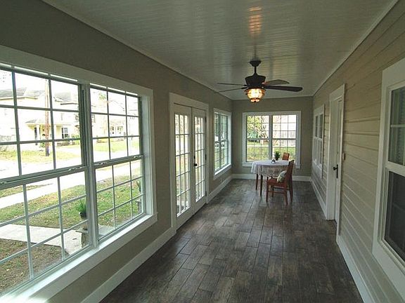enclosed porch 