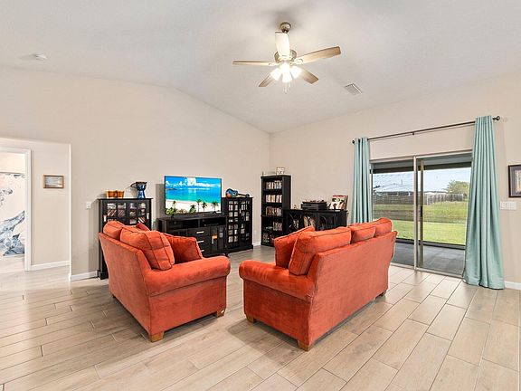 3rd image of 2243 SE Rock Springs Drive