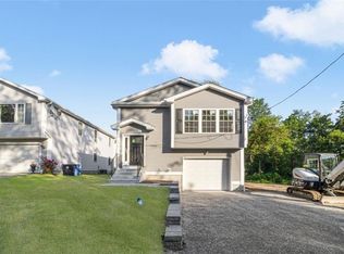 88 Weeks St, Cumberland, RI 02864