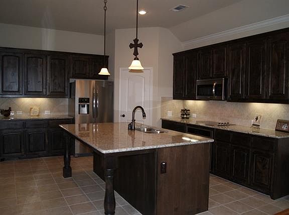 5th image of 1128 Little John Dr
