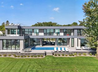 1225 Shoreline Dr, Wayzata, MN 55391