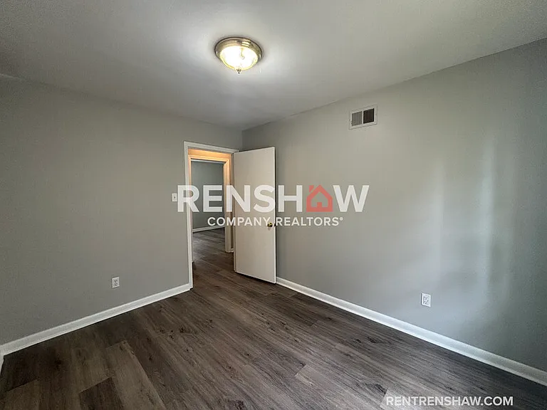 828 Harvey Cv — Photo 8
