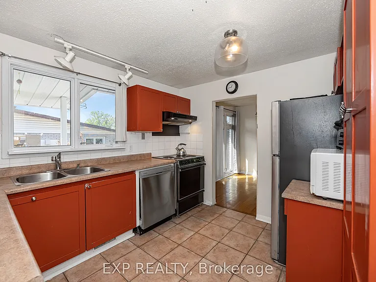 21 Southview Cres — Photo 11