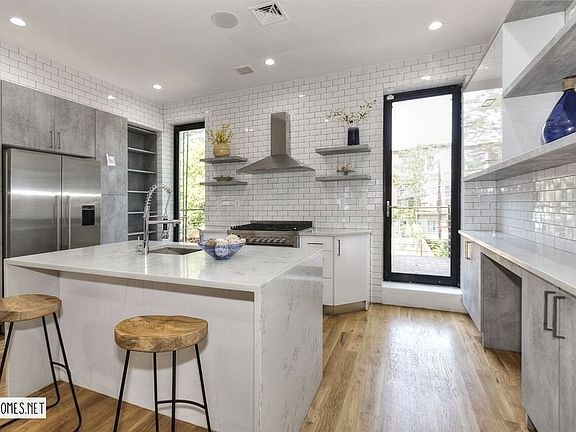 4th image of 589 Bainbridge St