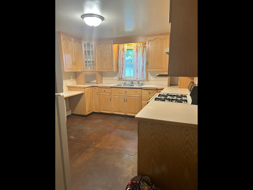 325 9th Ave S