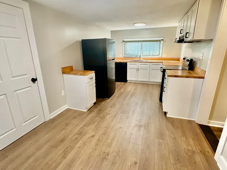 618 E Vine St #B — Photo 11