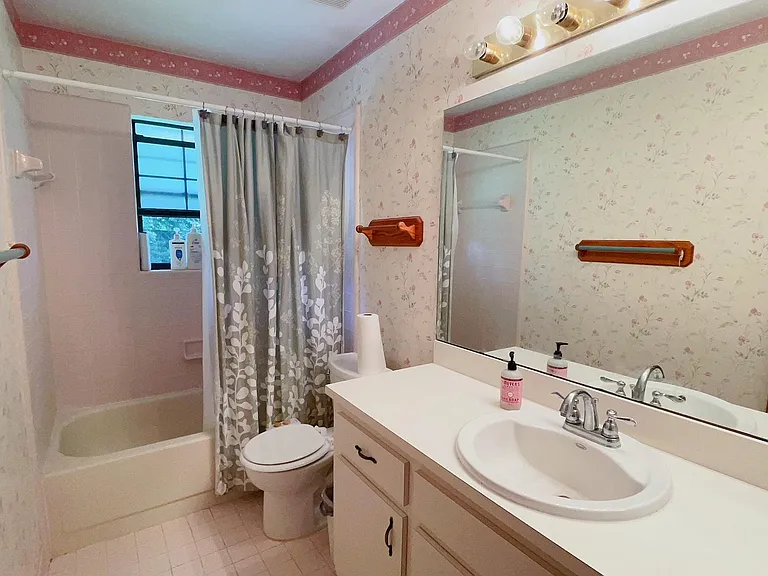 7720 NW 38th Pl — Photo 20