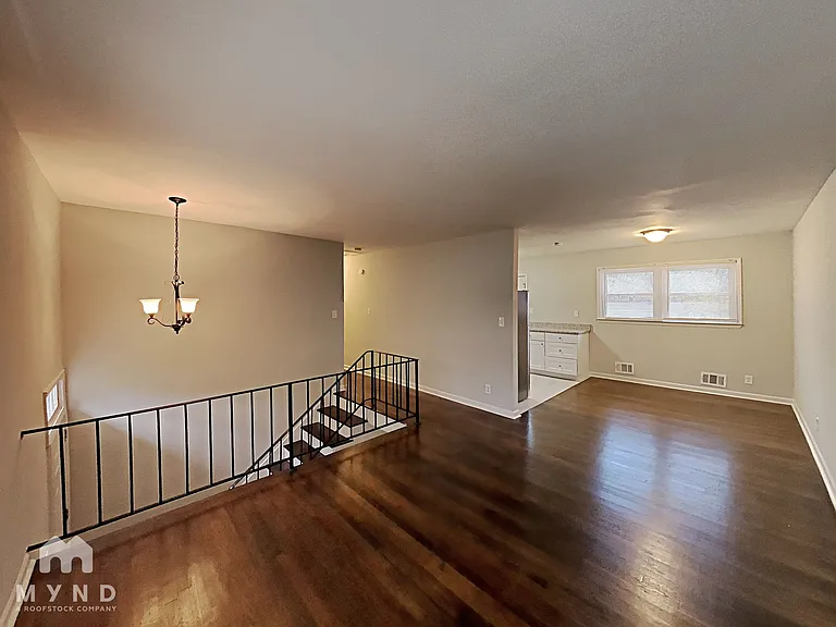 2715 Carriage Ln — Photo 6