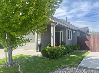 1122 SW Carver St, College Place, WA 99324