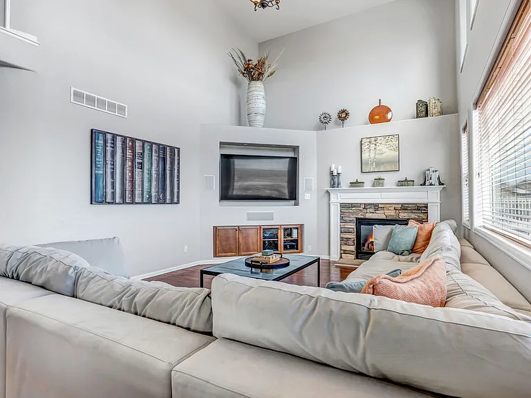 10168 Nottingham Dr — Photo 5
