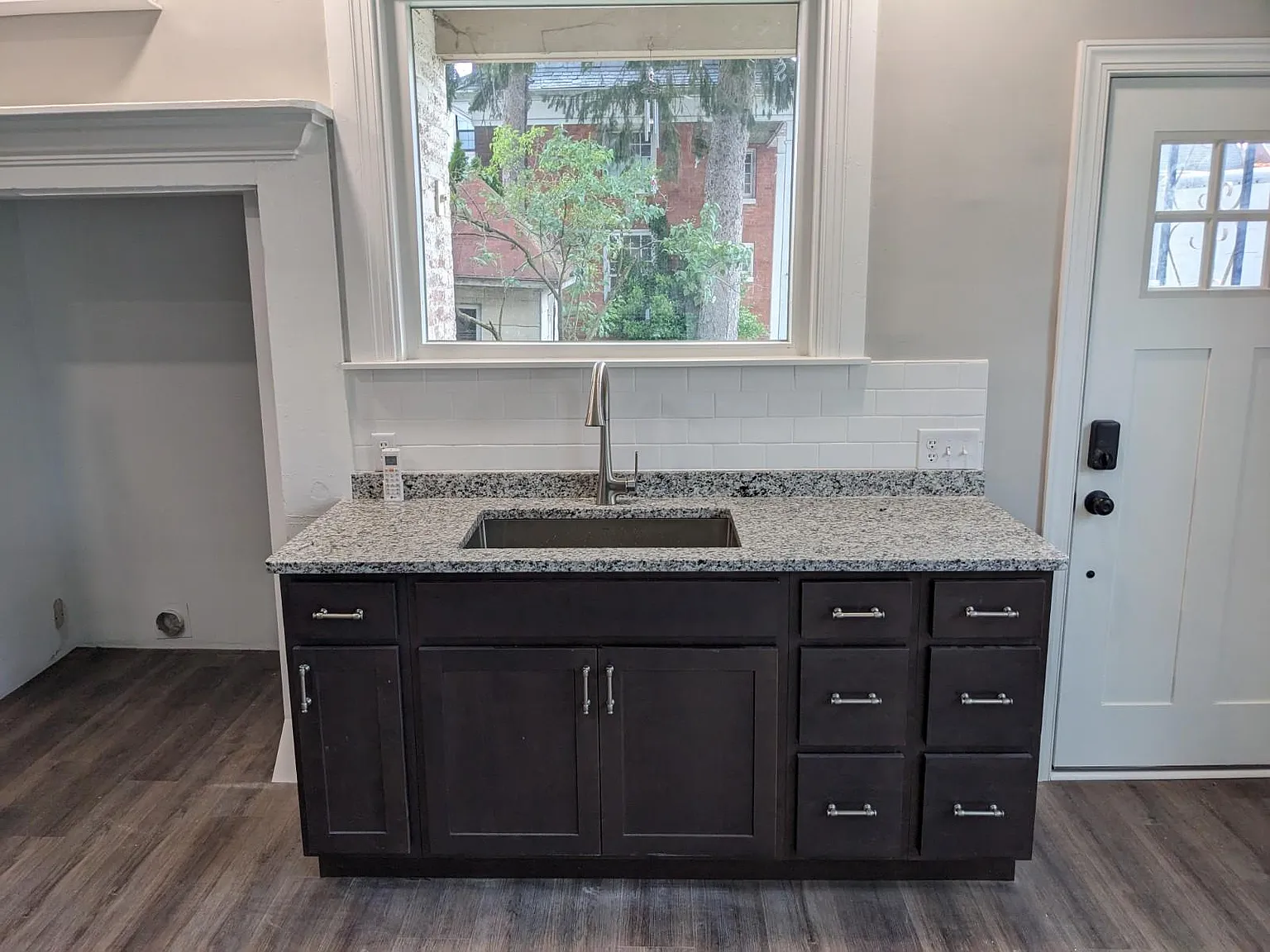 1 bed, 950 sqft, $1,045 — Photo 2