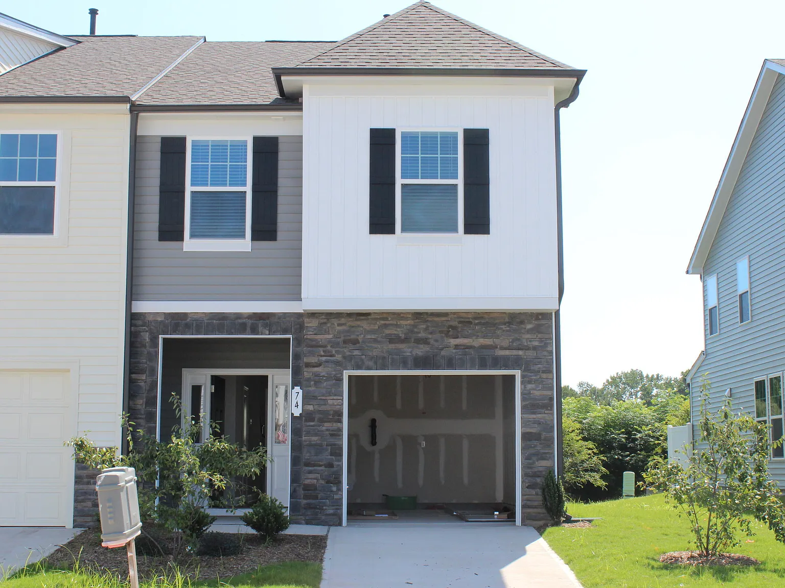 3 bed, 2.5 bath, 1603 sqft, $1,650 — Photo 2