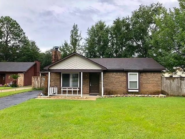 2 bed, 1.0 bath, 1015 sqft, $1,200 — Photo 1