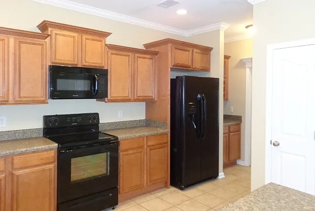 3 bed, 2.5 bath, 2382 sqft, $2,575 — Photo 2
