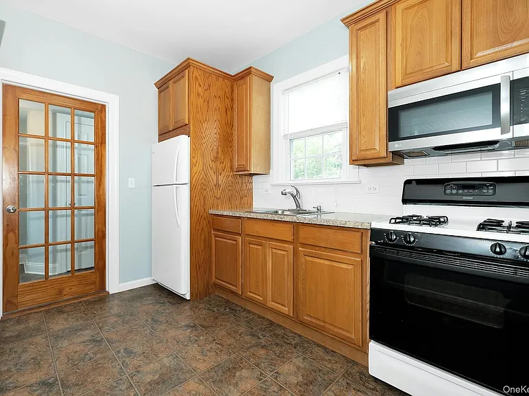 747 Pelhamdale Ave #1 — Photo 7