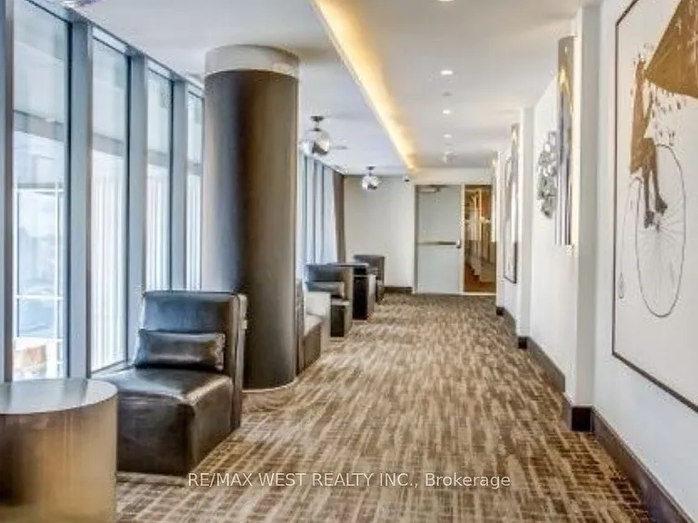 9471 Yonge St #630 — Photo 19