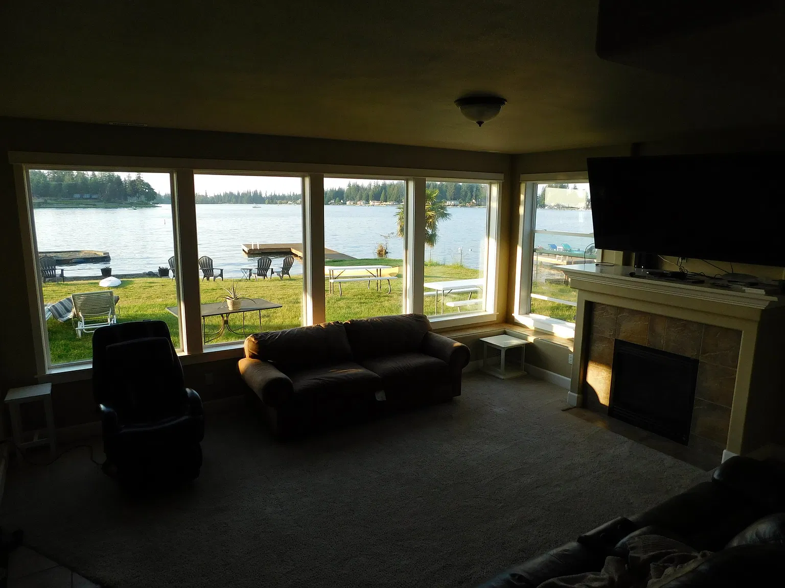 Cozy 1BR/1BA waterfront apartment for Rent on Lake Tapps.- Available now. — Photo 3