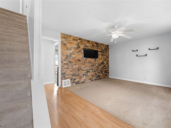 2nd image of 29116 Edgewood Dr