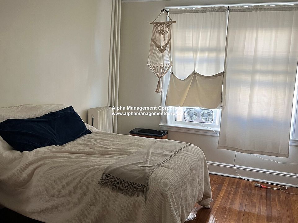 2nd image of 94 Maple St APT 1
