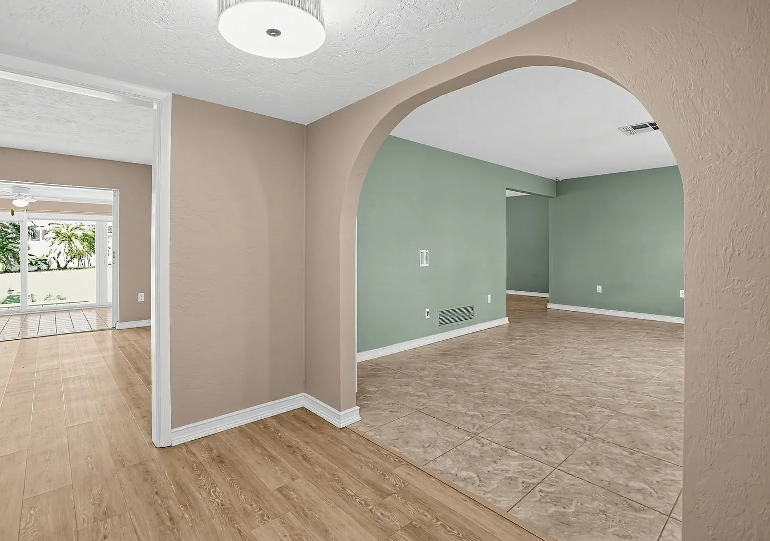 Charming 3BR/2BA House with Pool in Sarasota — Photo 4