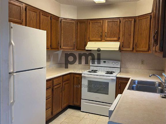2nd image of 1305 18th St Unit 19