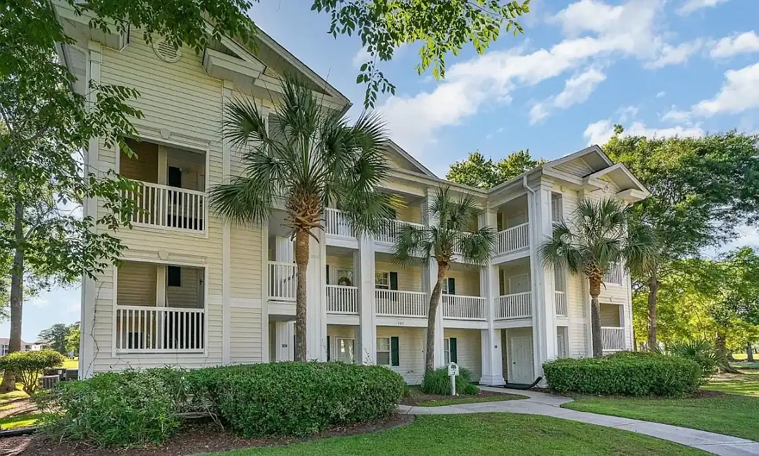 2 bed, 950 sqft, $2,200 — Photo 1
