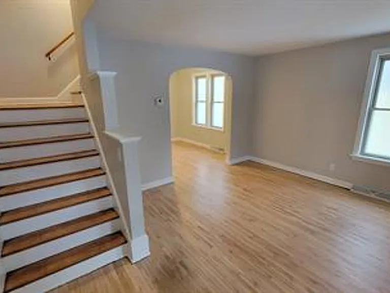 1316 Baxter Ave — Photo 1