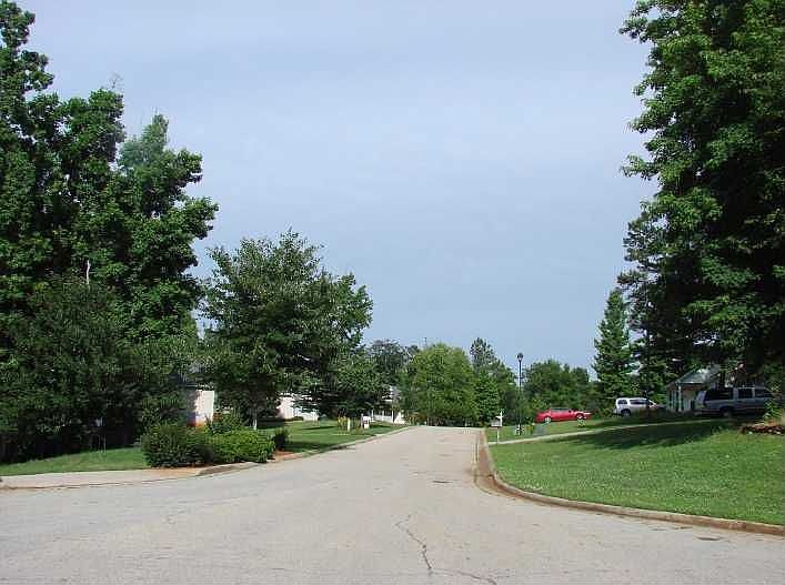 2nd image of 805 Cavalier Blvd