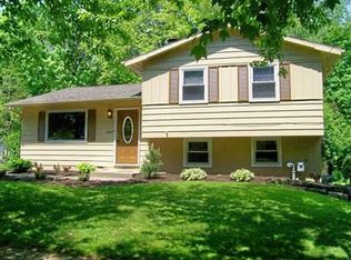 1082 Middlecoff Dr, Akron, OH 44313