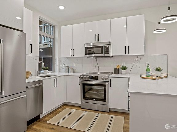 4th image of 12311 15th Ave NE #B