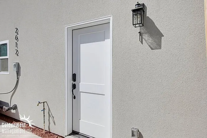 3 bed, 3.0 bath, 2102 sqft, $5,900 — Photo 3
