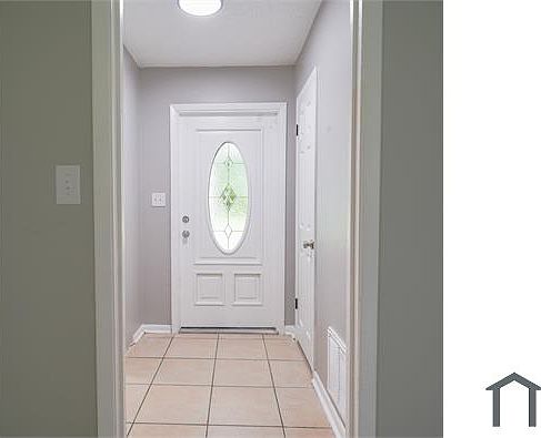 2nd image of 806 E Verbena Ave