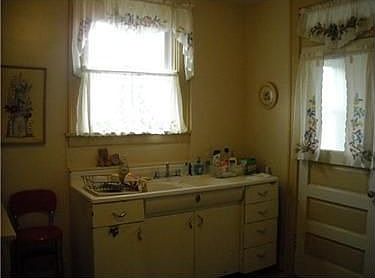 3rd image of 23 W Willock Rd