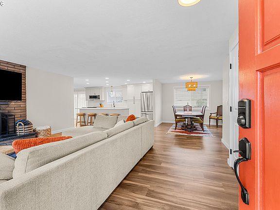 3rd image of 18605 Sunlite Ct