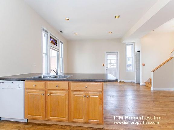 3rd image of 3417 N Janssen Ave #2J