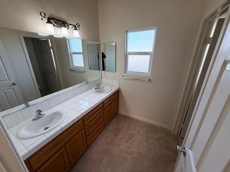1446 Holly Ave — Photo 13