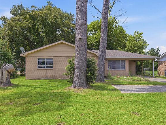 3rd image of 701 Park Hill Dr