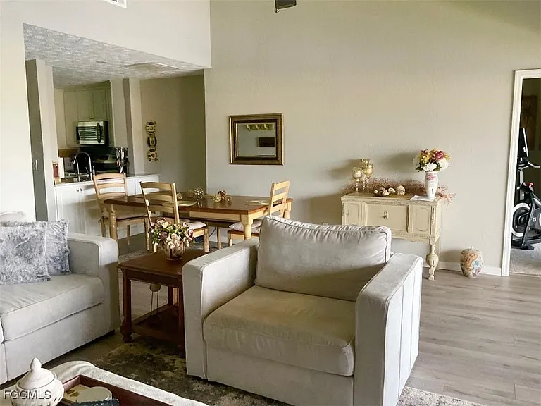 3708 SE 12th Ave #201 — Photo 11