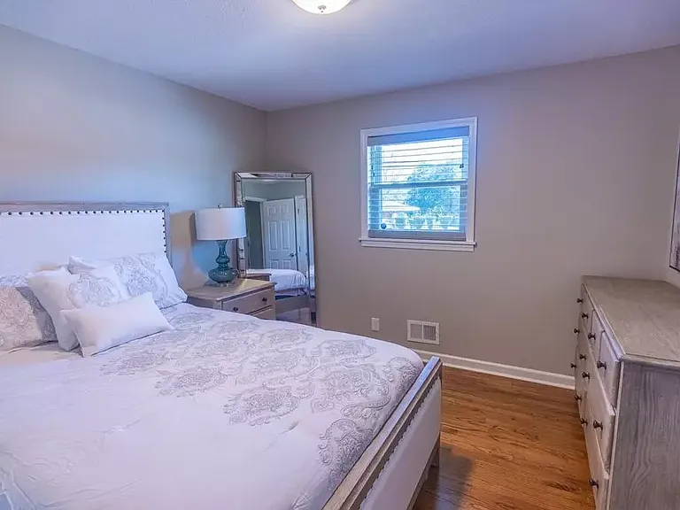 614 Camellia St NE — Photo 26
