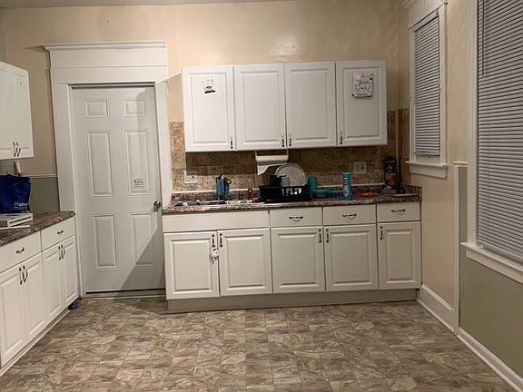 2nd image of 85 Thomas St #85