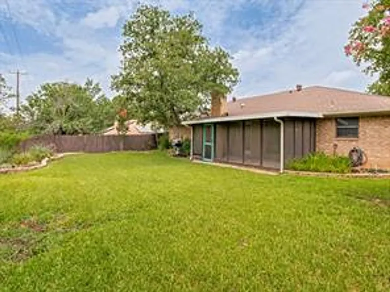 1620 Post Oak Dr — Photo 23