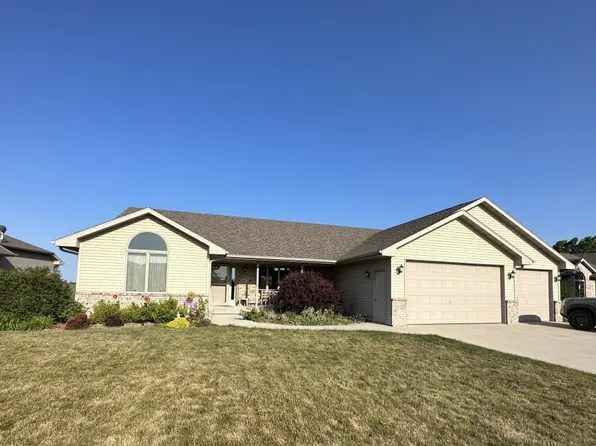 3601 Fieldcrest Dr, Kaukauna, WI 54130