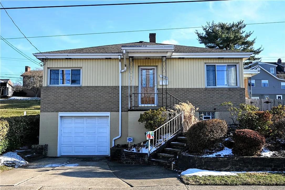 720 Graham St photo 1