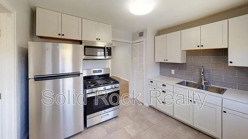 2 bed, 1.0 bath, 750 sqft, $1,400 — Photo 2