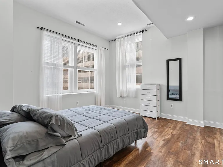 196 Crown St #209 — Photo 19
