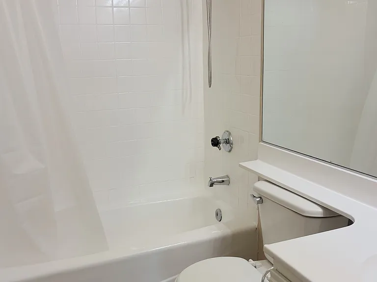 2324 N Catalina St #C — Photo 6