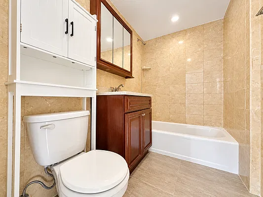 Bathroom, photo 1